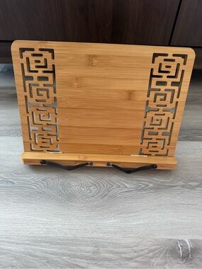 Tomyeus Bamboo Adjustable Cookbook Stand - Natural Bamboo